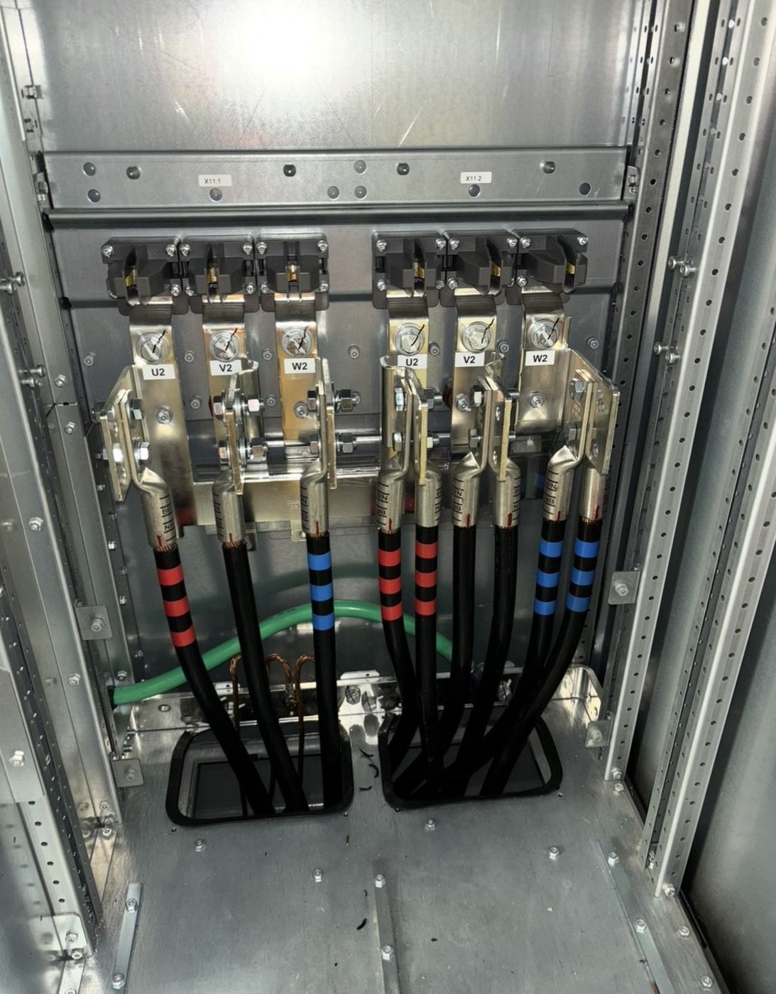 Heavy cable terminations with phase marking